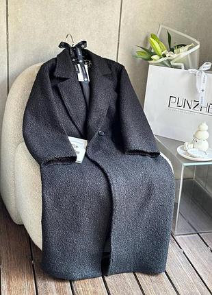 Чорне пальто