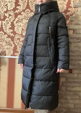 Зимовий жіночий пуховик