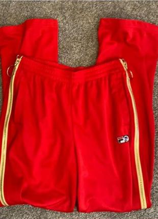 Стильные яркие спортивные штаны бренда fila в калобарации с pieree carbin5 фото