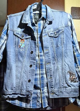 Крутая джинсовая жилетка, стильная котоновая безрукавка в единственном экземпляре.