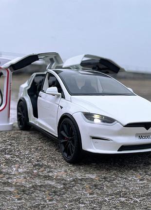 Іграшка машинка модель tesla model x інерційна металева 1:24 тесла модель ікс із зарядною станцією