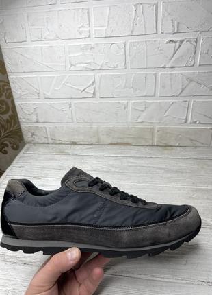 Круті легкі кросівки prada