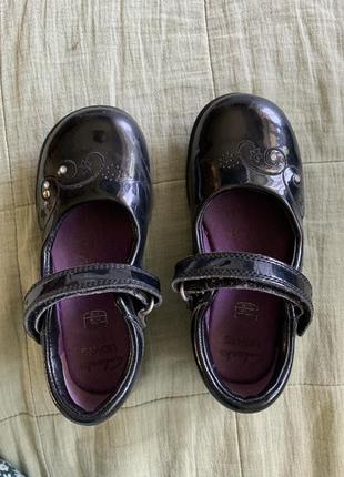 Лакированные туфли девчачьи clark's 8 детски туфельки лаковые3 фото