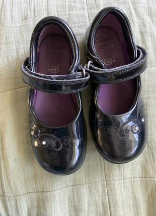 Лакированные туфли девчачьи clark's 8 детски туфельки лаковые4 фото