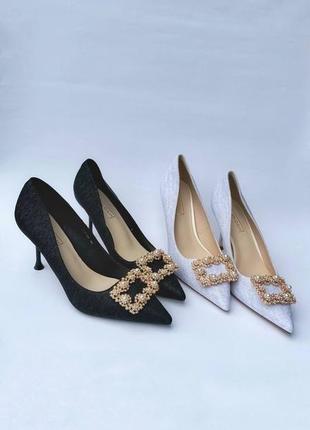 Туфли текстильные с брошью туфельки с брошью на каблуке туфли на каблуке, светлые туфли ткани туфли на шпильке5 фото