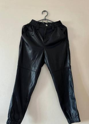 Кожаные штаны bershka, брюки , лосины