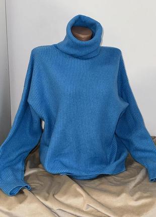 Теплый свитер под горло