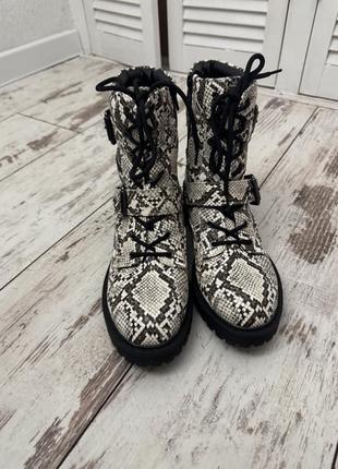 Ботинки guess , чоботи
