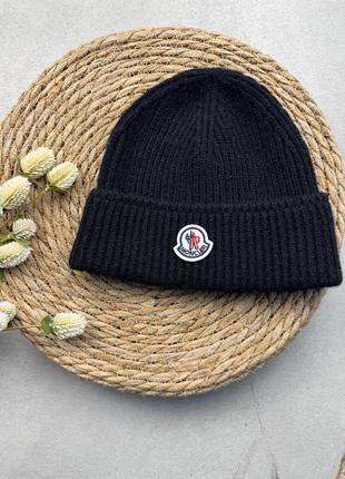 Брендова зимова шапка в стилі moncler