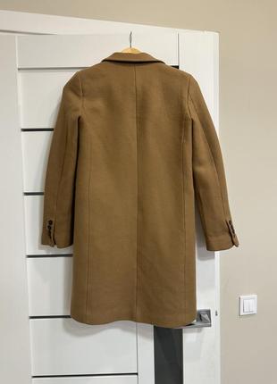 Бежеве пальто zara