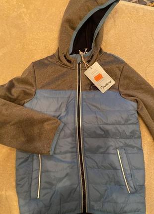 Легкая куртка на мальчика