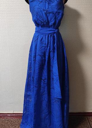 Синя довга сукня