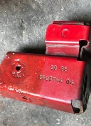 Бу кронштейн кріплення крила mercedes w168, a1688800714, 1688800714, лівий.
