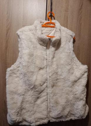 Двухсторонняя меховая жилетка