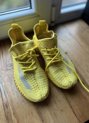 Кроссовки для ребенка 33-34 размер