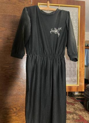 Черное праздничное платье