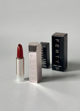 Яскраво червона матова напівматова кремова стійка помада fenty beauty icon the fill semi-matte refillable lipstick the mvp