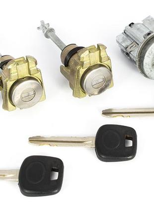 Комплект личинок toyota hilux vii 2005- autoparts