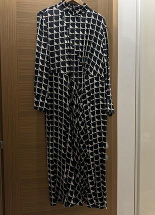 Сукня zara з принтом чорно-білого кольору
