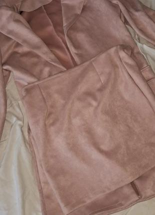 Піджак та спідниця