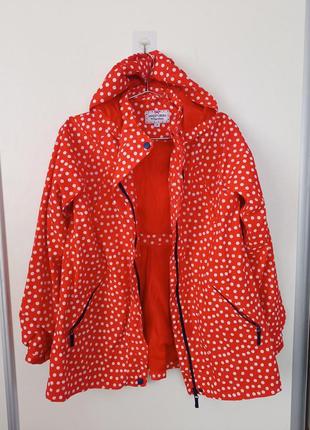 Яркий плащик