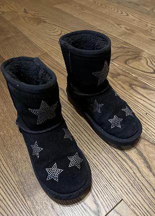 Уги для дівчинки