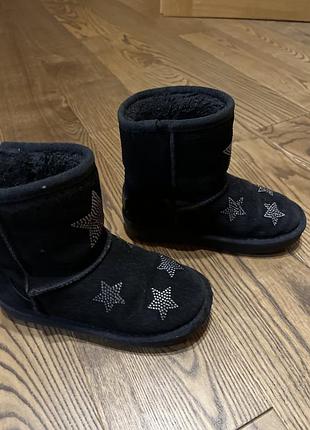 Уги для дівчинки 2