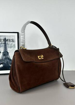 Коричневая замшевая сумка в стиле balenciaga rodeo