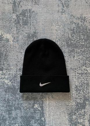 Чорна зимня вінтажна акрилова шапка біні nike vintage оригінал