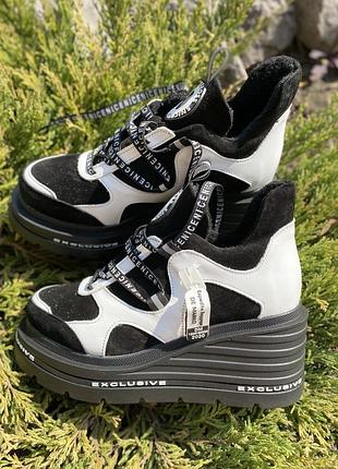 Кросівки зимові на танкетці чорно-білі de marko