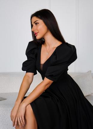 Ошатна святкова сукня з короткими об'ємними рукавами і вільною спідницею