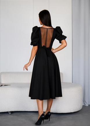 Ошатна святкова сукня з короткими об'ємними рукавами і вільною спідницею