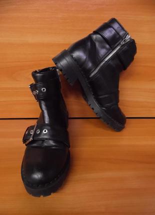 Черевики bershka*