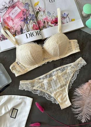 Изысканный комплект белья intimissimi