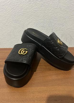 Gucci шлепанцы босоножки 39 размера.
