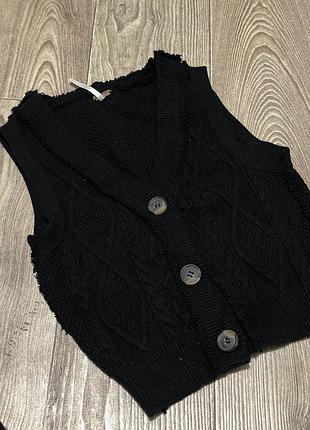 Жилетка вʼязана шкільна