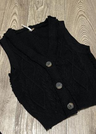 Жилетка вязаная под рубашку