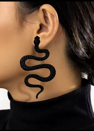 Шикарные серьги черная змея 🐍 символ 2025 года