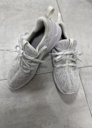 Кросівки жіночі білі decathlon 38,5 -39