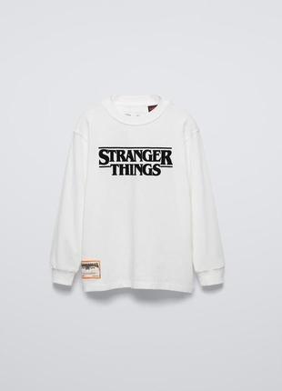 Лонгслів stranger things ™/ © netflix з написом2 фото