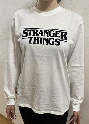 Лонгслів stranger things ™/ © netflix з написом