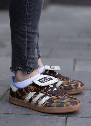Кроссовки adidas referee gym pony x wales bonner leopard