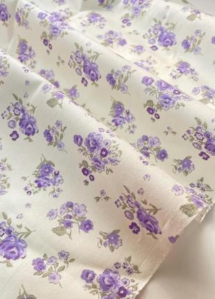 Ткань хлопок для рукоделия сиреневые цветы на ванильном фоне 50см/40см