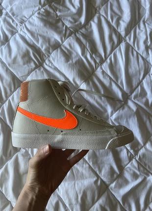 Кросівки жіночі nike blazer mid 77