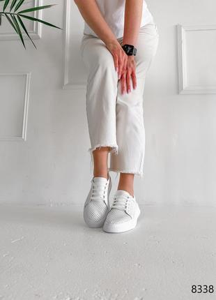 Білі натуральні шкіряні кросівки кеди кєди з наскрізною перфорацією на товстій підошві шкіра3 фото