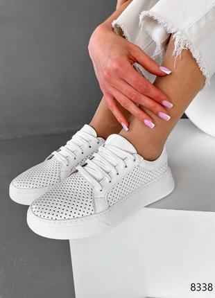 Білі натуральні шкіряні кросівки кеди кєди з наскрізною перфорацією на товстій підошві шкіра6 фото