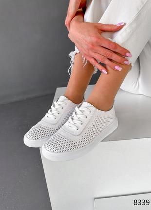Білі натуральні шкіряні кросівки кеди з наскрізною перфорацією шкіра7 фото
