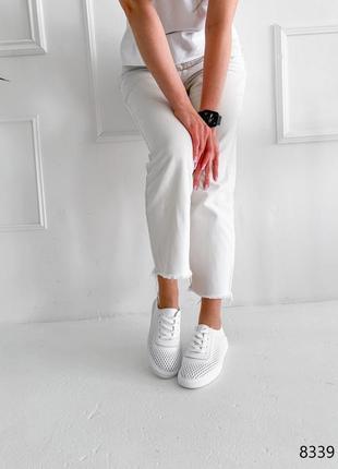 Білі натуральні шкіряні кросівки кеди з наскрізною перфорацією шкіра2 фото