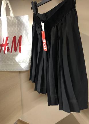 Из германии:юбка плиссе. h&m чёрная, коротк,на бархатной резинке. тренд!секси!для всего.по ценнику!