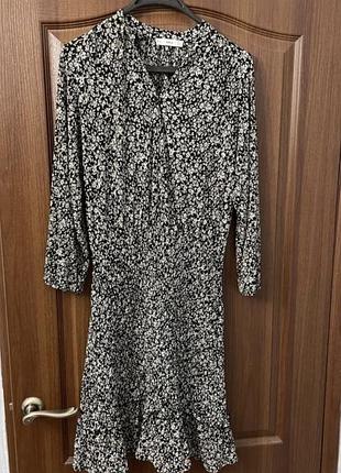 Стильное платье